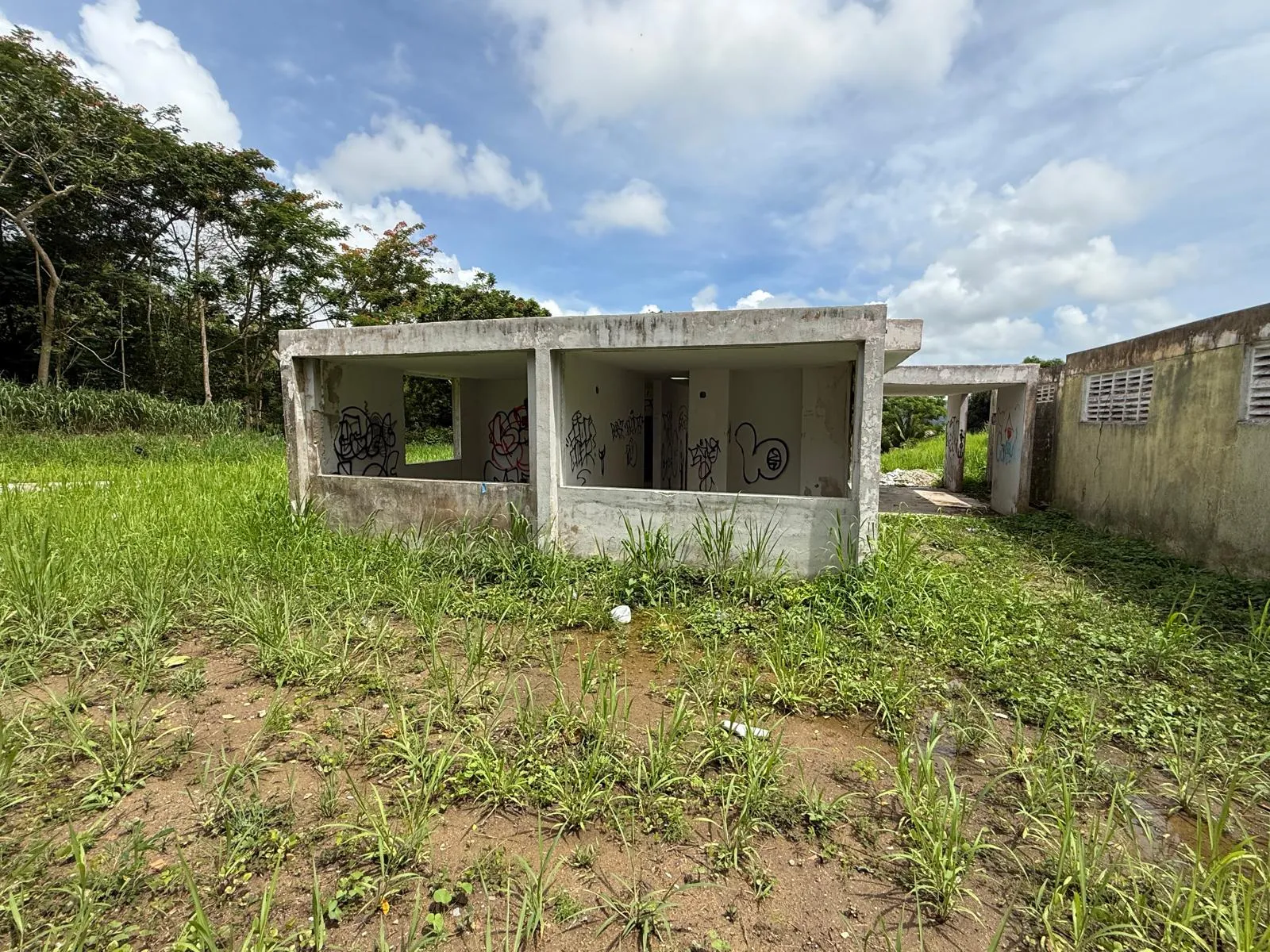 Estructura residencial existente pendiente de acabados